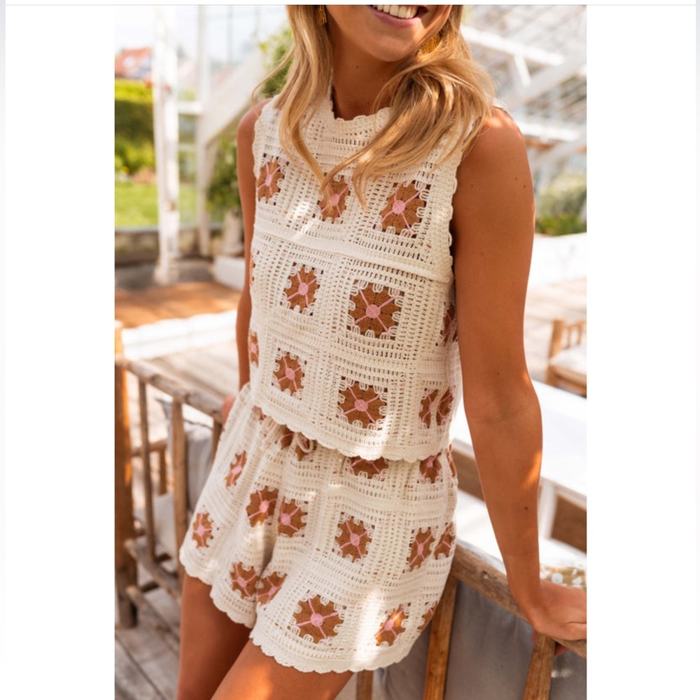 High-Waist Crochet Shorts in Cream with Pink Accents